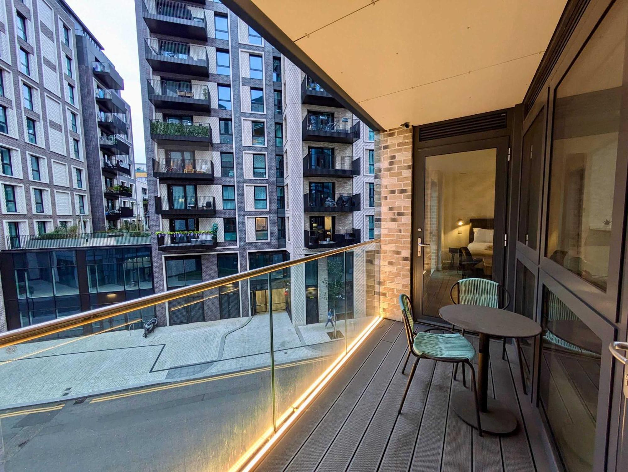 Charming 2Br Flat With Stunning Balcony Apartment Londra Exterior foto